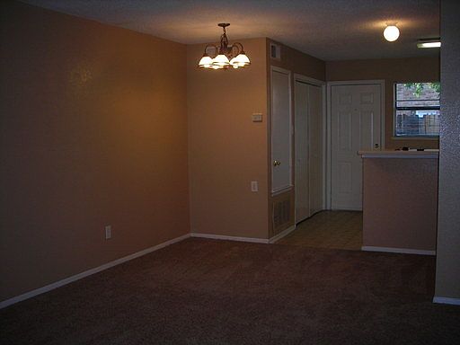 4th image of 221 Shrum Ct
