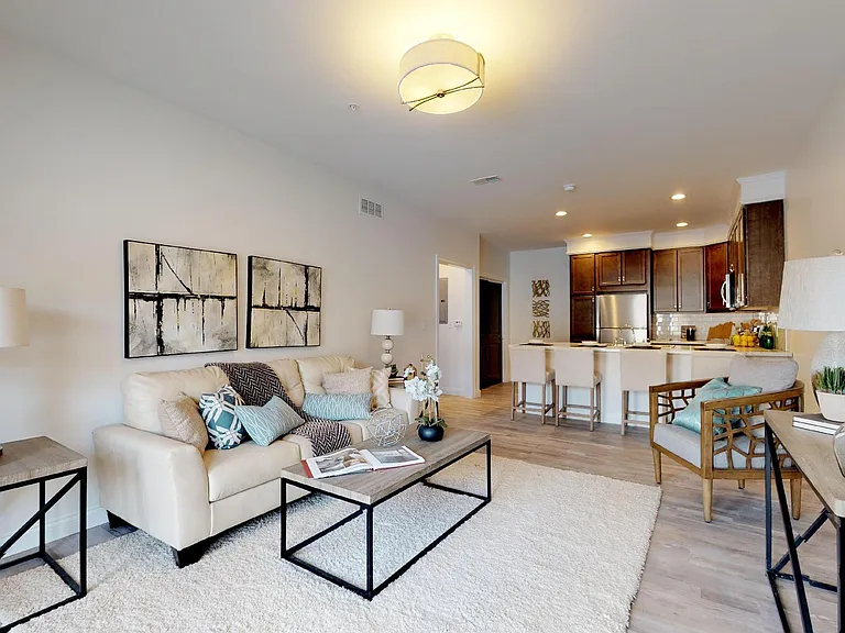 1001 Russell Blvd — Photo 4