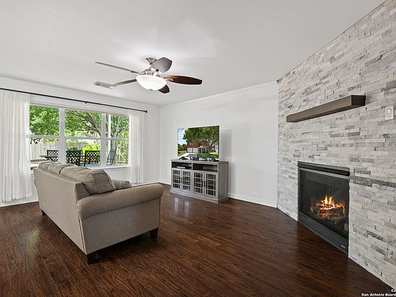 4th image of 15811 BRISBANE DR