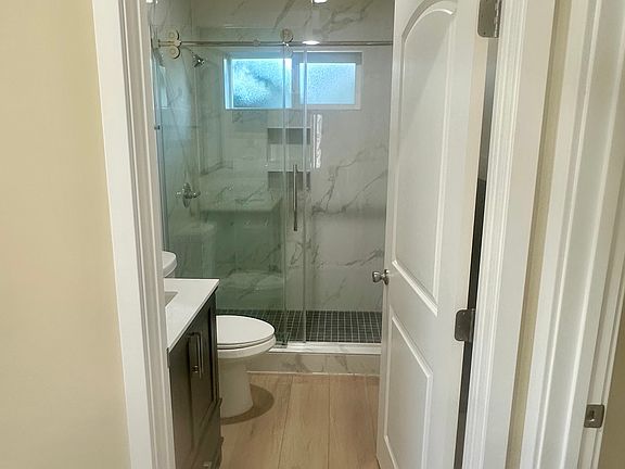4th image of 324 Coyle Ave #B