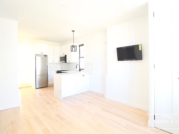 4th image of 43 Withers St #Penthouse