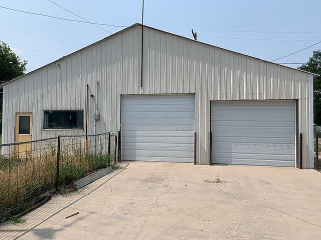 1st image of 940 1/2 Adams St #10465786