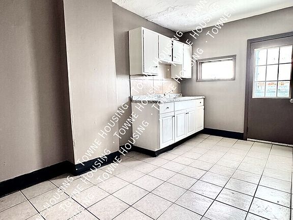 2nd image of 10 Parkview Ave #2