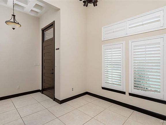 2nd image of 610 Oblate St