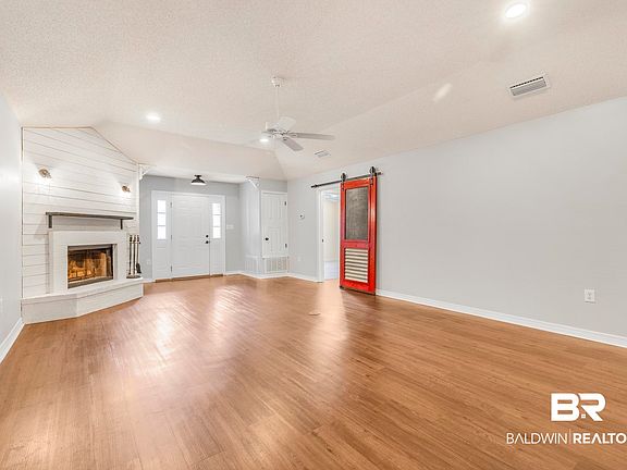 3rd image of 140 Hope Dr