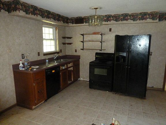 3rd image of 3305 Mayfair Dr