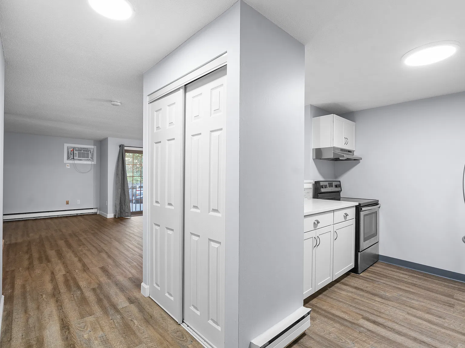 1 bed, 568 sqft, $1,925 — Photo 3