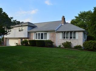 61 Roselyn Dr, York, PA 17402