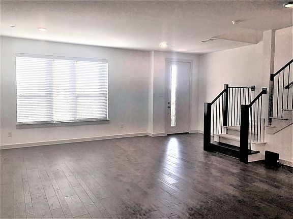 2nd image of 422 Bonfield Dr