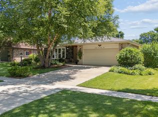 7933 Glen Ln, Darien, IL 60561