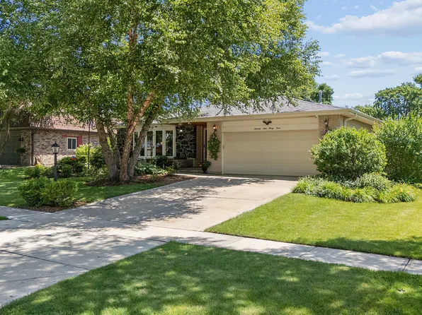 7933 Glen Ln, Darien, IL 60561
