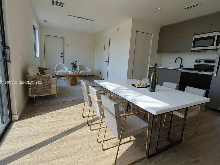 85 NE 55th St #6 — Photo 7