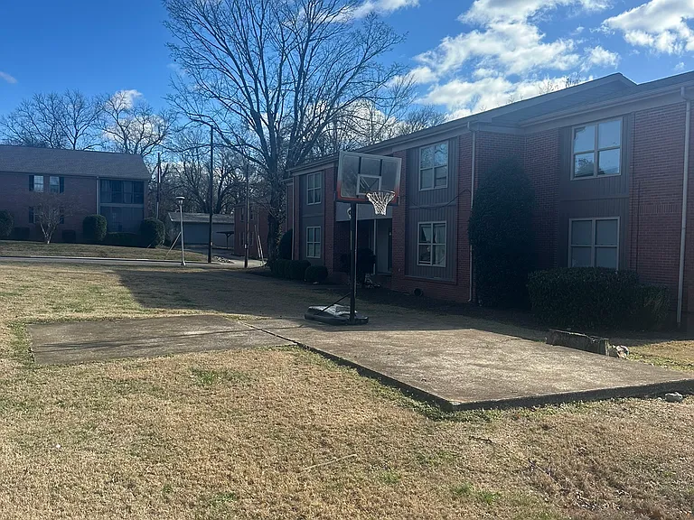 Thornton Court Apartments — Photo 11