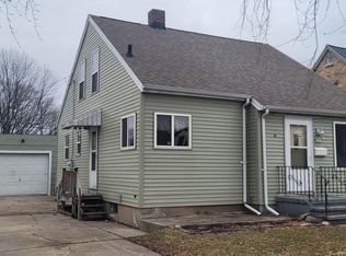 2004 16th Ave, Menominee, MI 49858