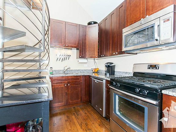 5th image of 1715 N Maplewood Ave #2R