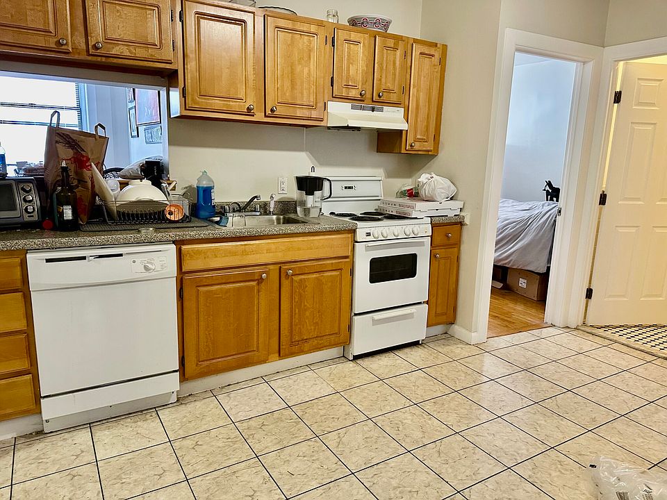 1st image of 3 Sutherland Rd APT 2