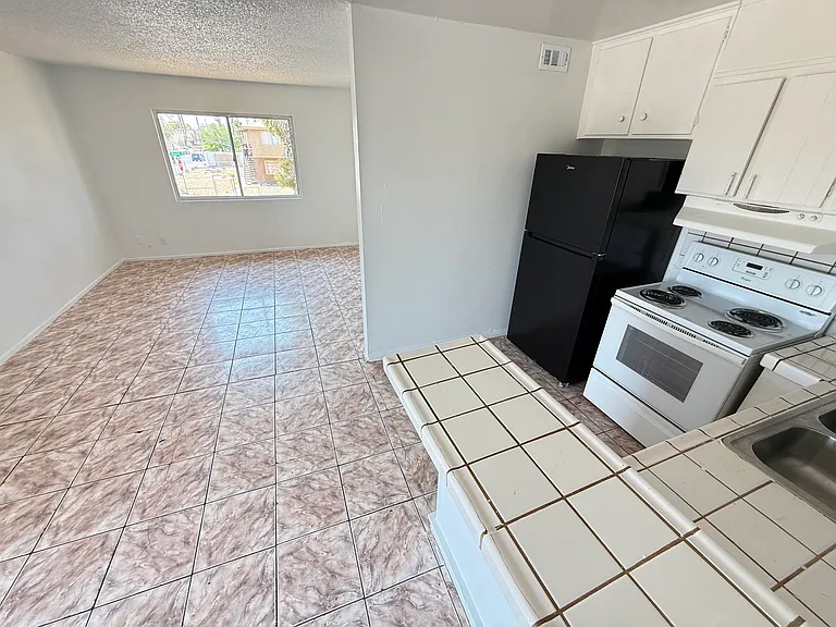 536 North Cir #C3 — Photo 10