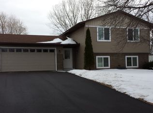 2711 Wimbledon Dr, Woodbury, MN 55125