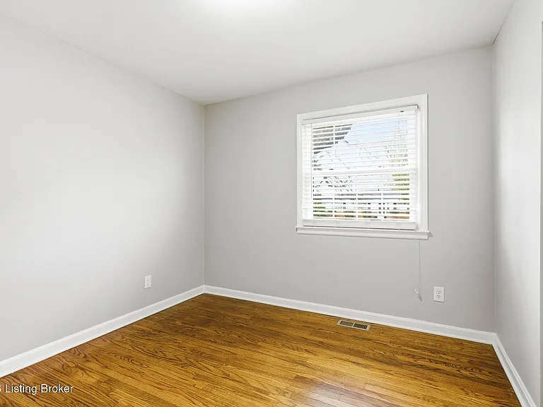 2403 Silverbrook Ave — Photo 20