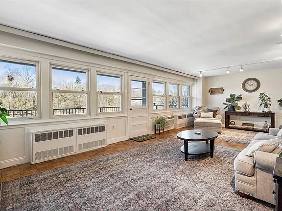 4th image of 30 Pearsall Ave APT 1L