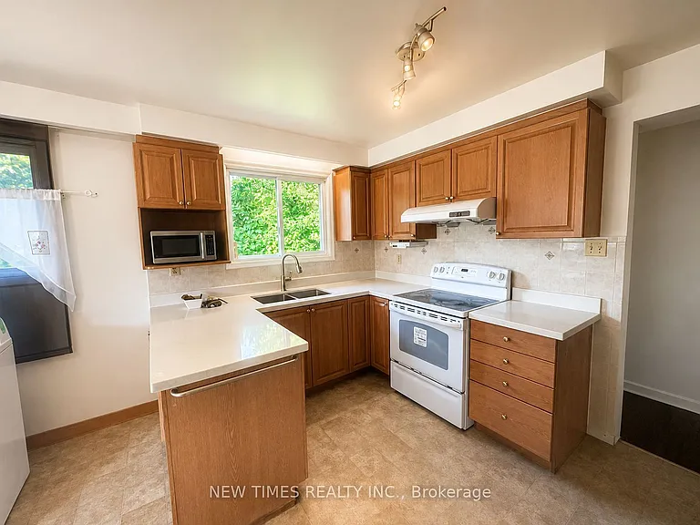7 Leavey Ct #UPPER — Photo 10