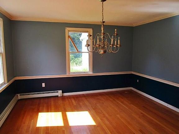 4th image of 120 Brookdale St