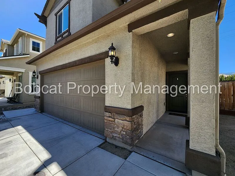 3 bed, 2.5 bath, 1710 sqft, $2,853 — Photo 2