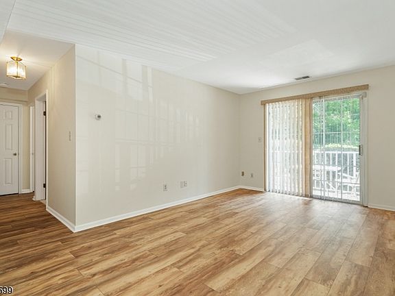 4th image of 110 Stratford Pl