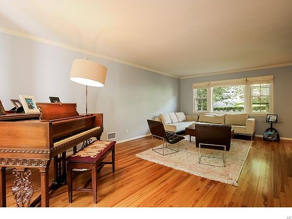 3rd image of 29 Black Birch Ln