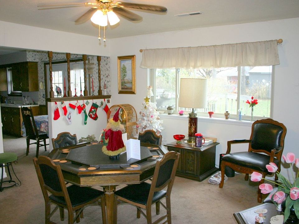 This room would also serve as a great second living overlooking the backyard.