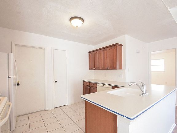 3rd image of 5338 Derbyshire Dr