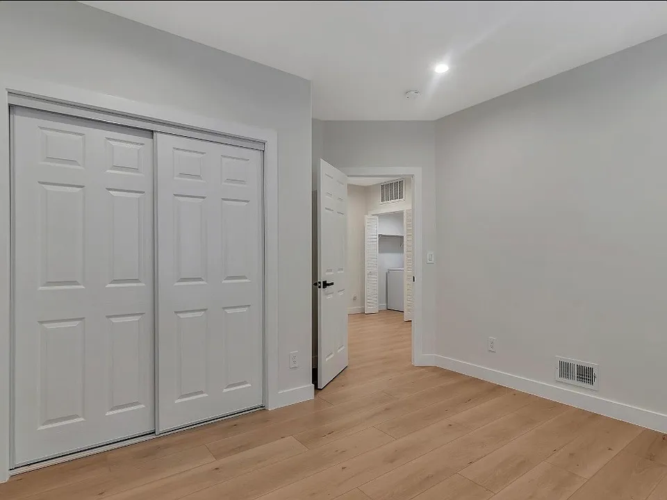 Commercial Ave