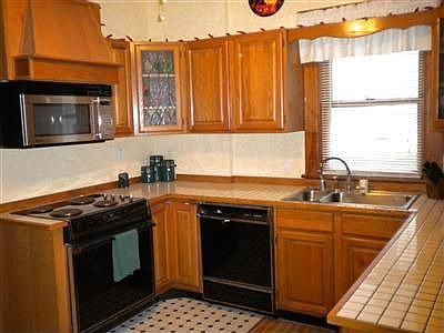 3rd image of 211 Eastern Heights Blvd