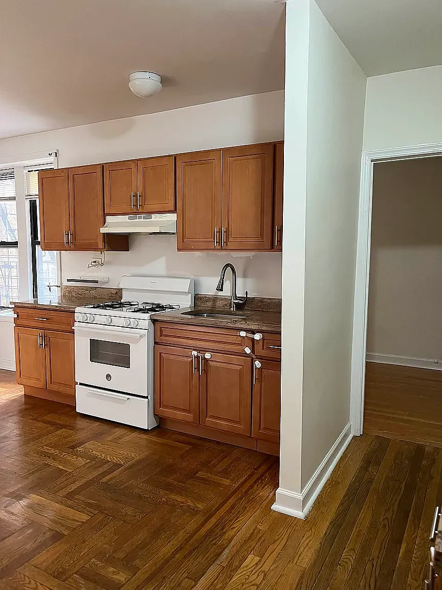 4568 Man Colleg Parkway — Photo 2