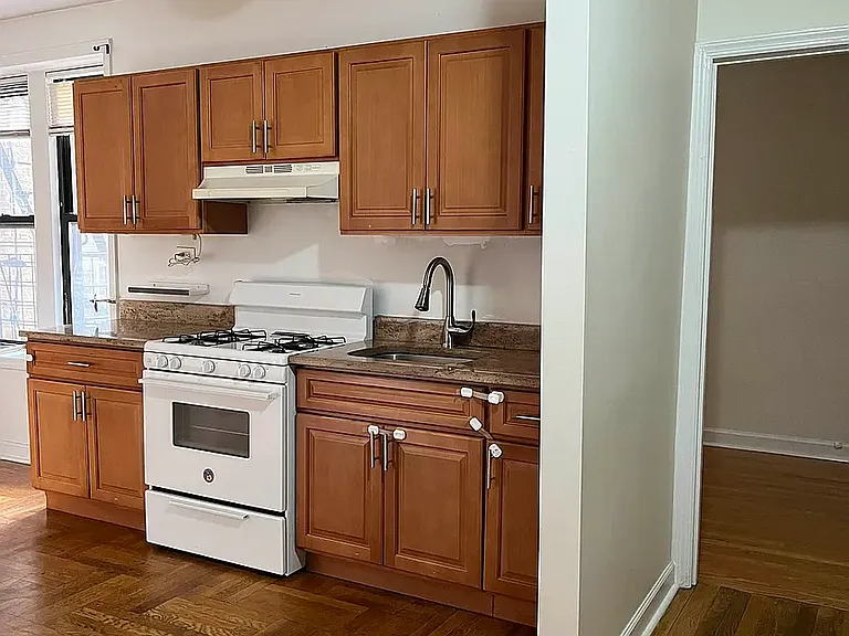 4568 Manhattan College Pkwy #4H — Photo 2