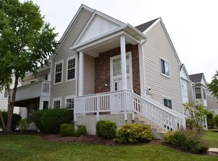 414 Hidden Creek Ln, North Aurora, IL 60542