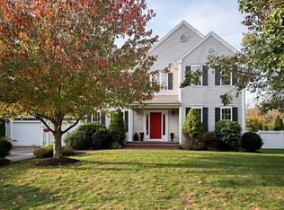 27 Pinnacle Dr, East Walpole, MA 02032