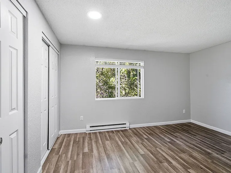 River Court Apartments - Updated Units With A View! — Photo 38