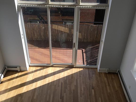 Sunny Living Room / Balcony