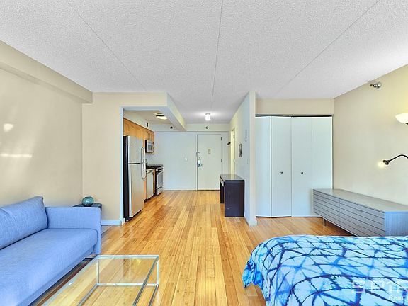 4th image of 516 W 47th St