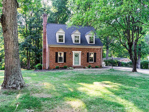 2nd image of 107 College Park Dr