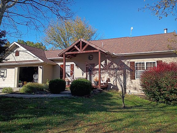 2nd image of 1321 Rose Ln
