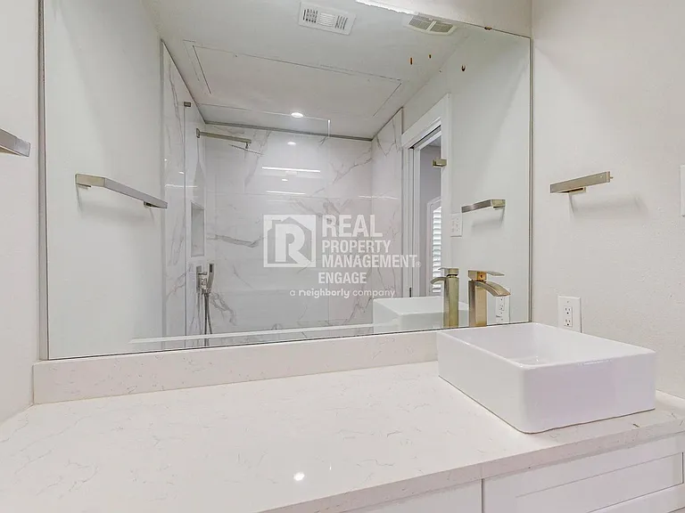 4307 Gilbert Ave #306 — Photo 28