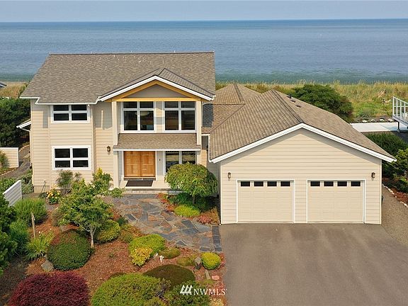 Your home meets the water's edge!