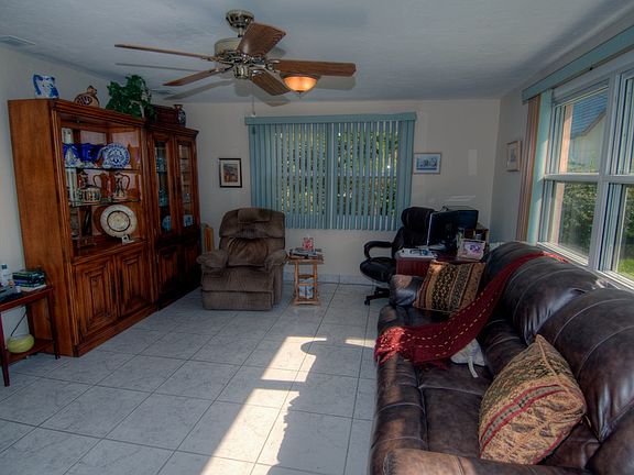 3rd image of 2518 Flagler Ave