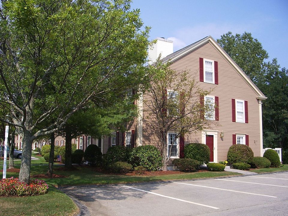 1st image of 24 Essex Green Ln