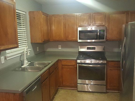 2nd image of 4347 Lodgeview Pl