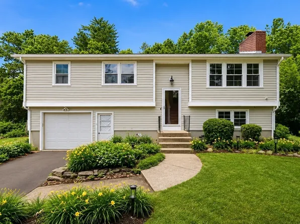 23 Phelps St, Easthampton, MA 01027