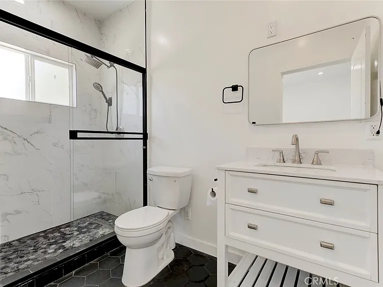 8209 Bellingham Ave — Photo 10