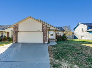 2225 E Curtis Ct, Derby, KS 67037